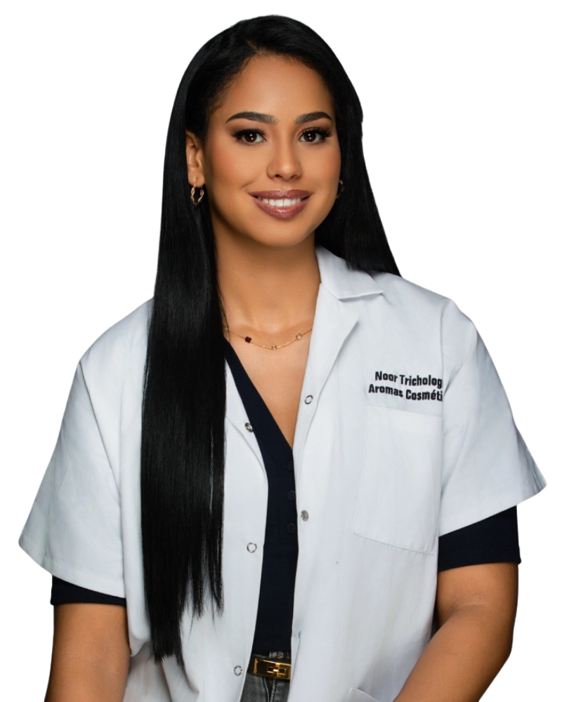 Docteur Noor, médecin brune en blouse blanche, souriante et posant avec assurance – Sahiya Method